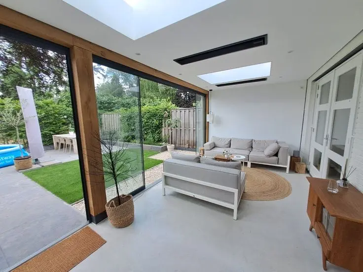 Houten-Overkapping-Met-Glazenschuifwanden